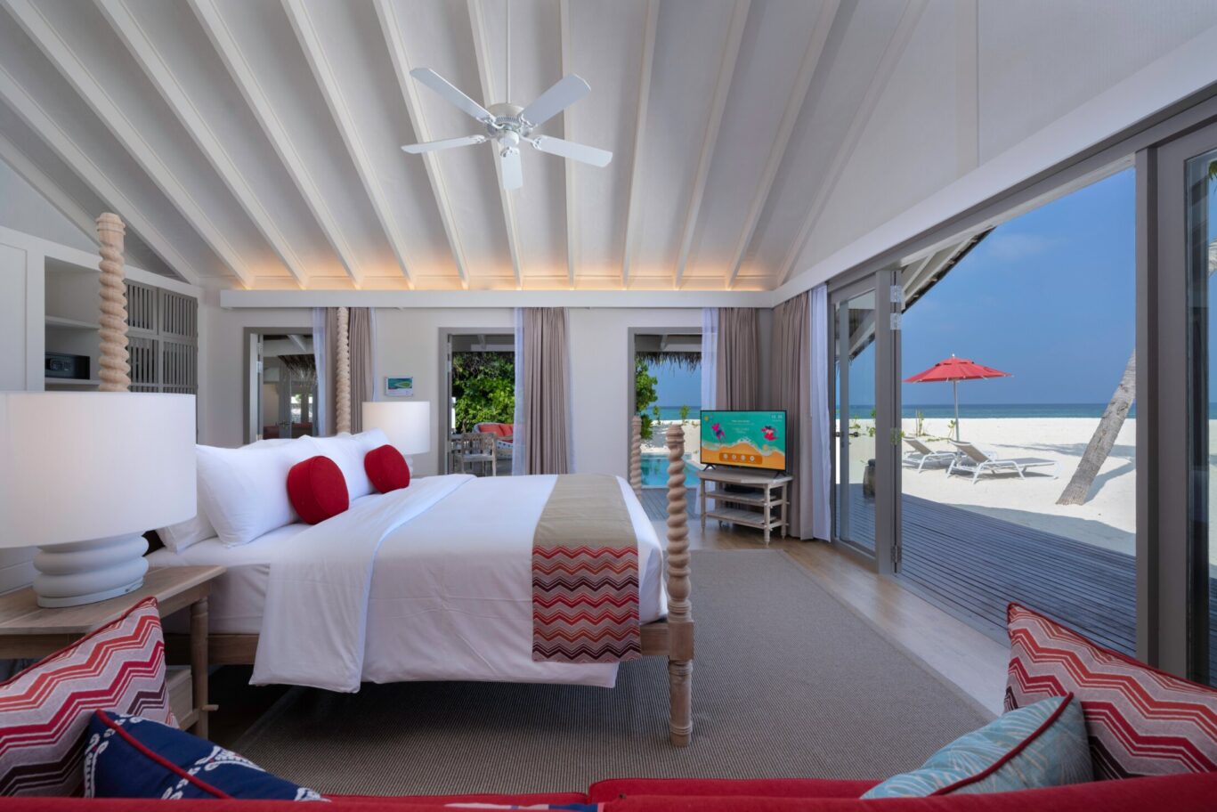 CCM-Beach-Pool-Suites-Bedroom